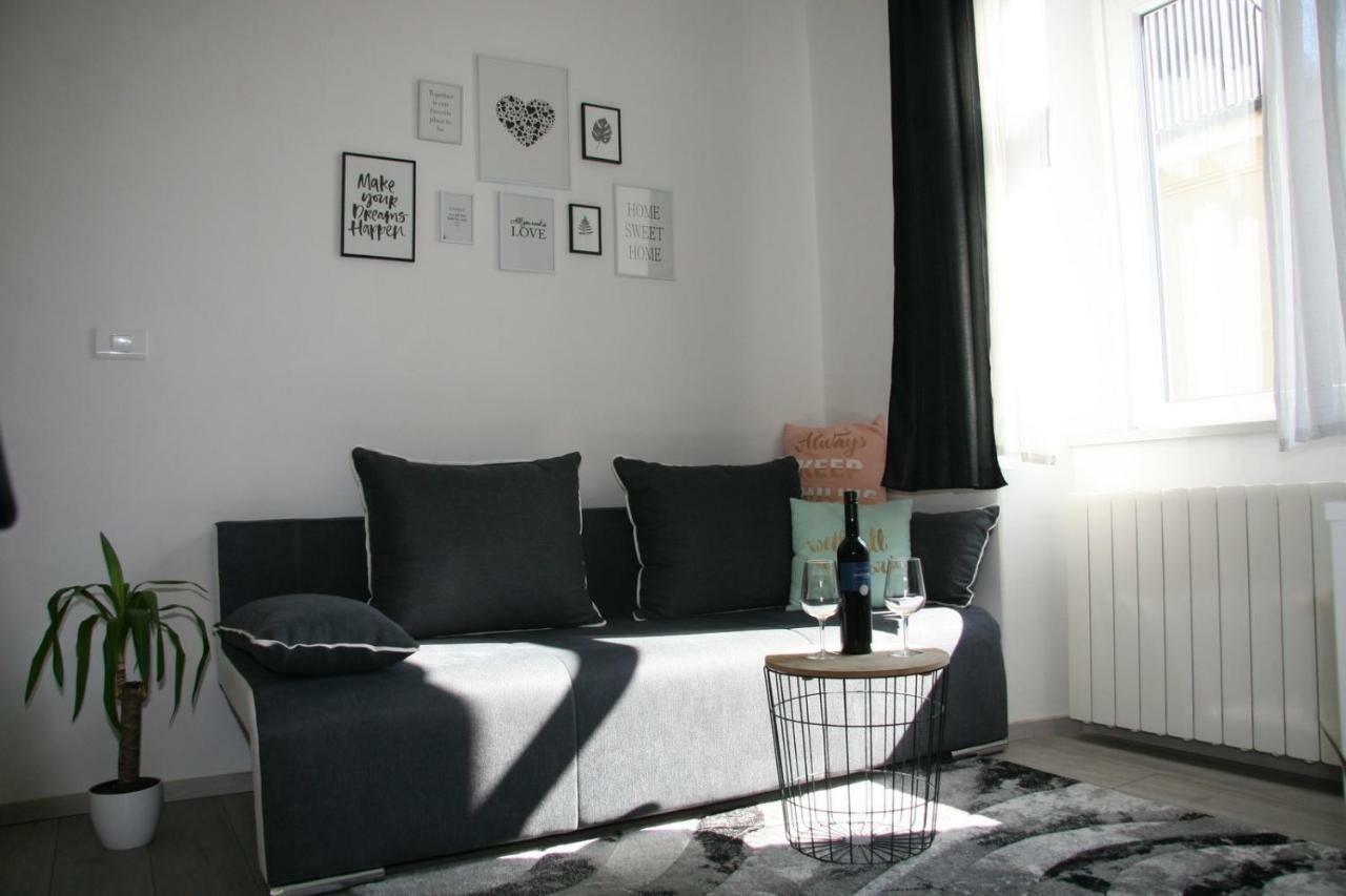 Stylish Apartment In City Center Pula Exterior foto